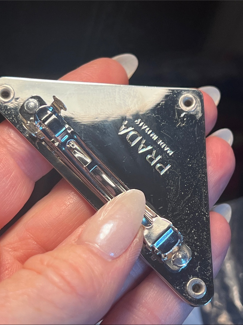 White and Silver Triangle Logo Hair Clip - Picture 4 of 8